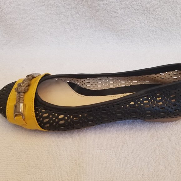 Ulas Fine Shoes All Leather Perforated Flats - Picture 3 of 9